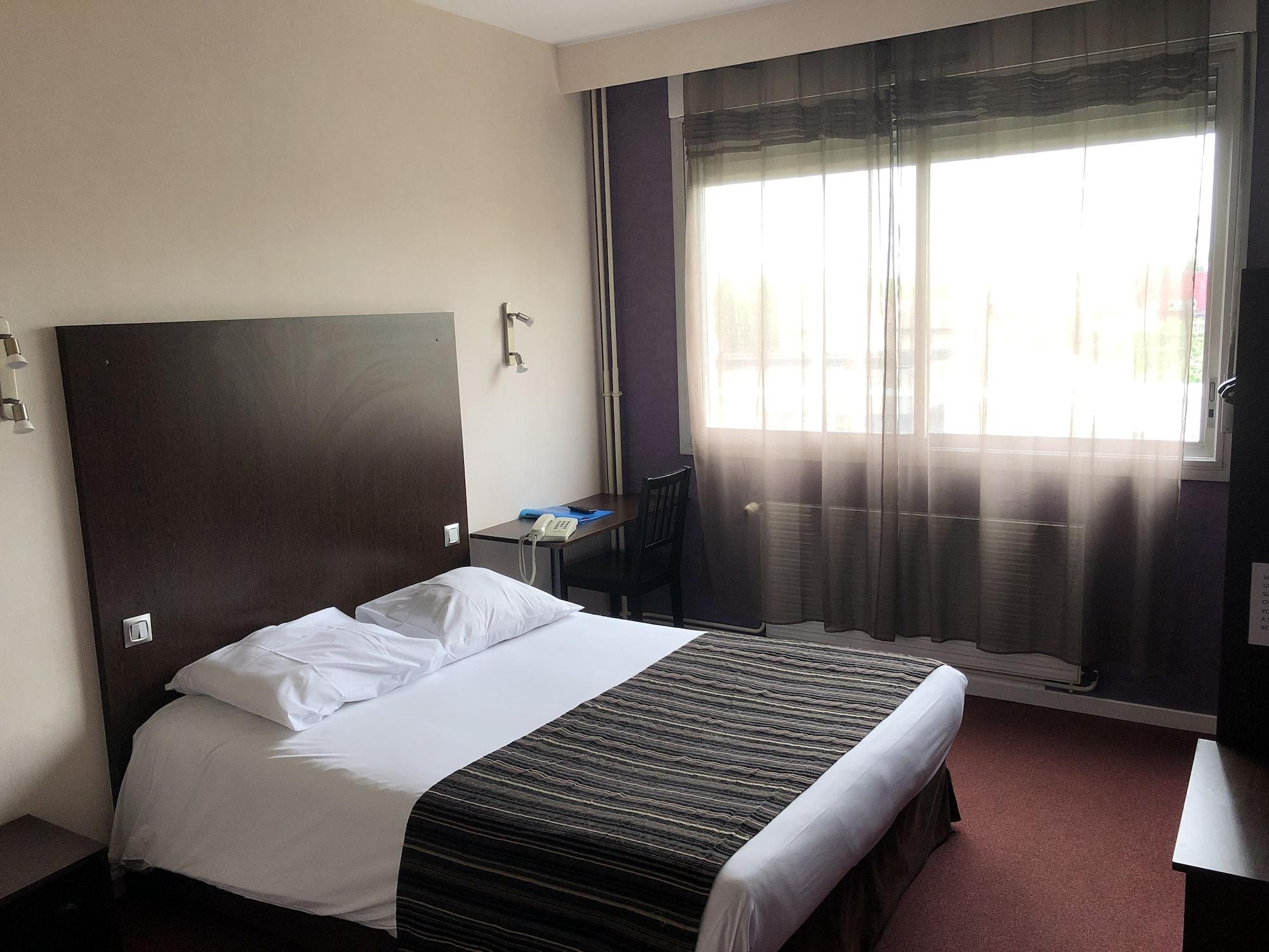 Adonis Lyon Est Hotel Artys Saint-Priest-en-Jarez Exterior photo