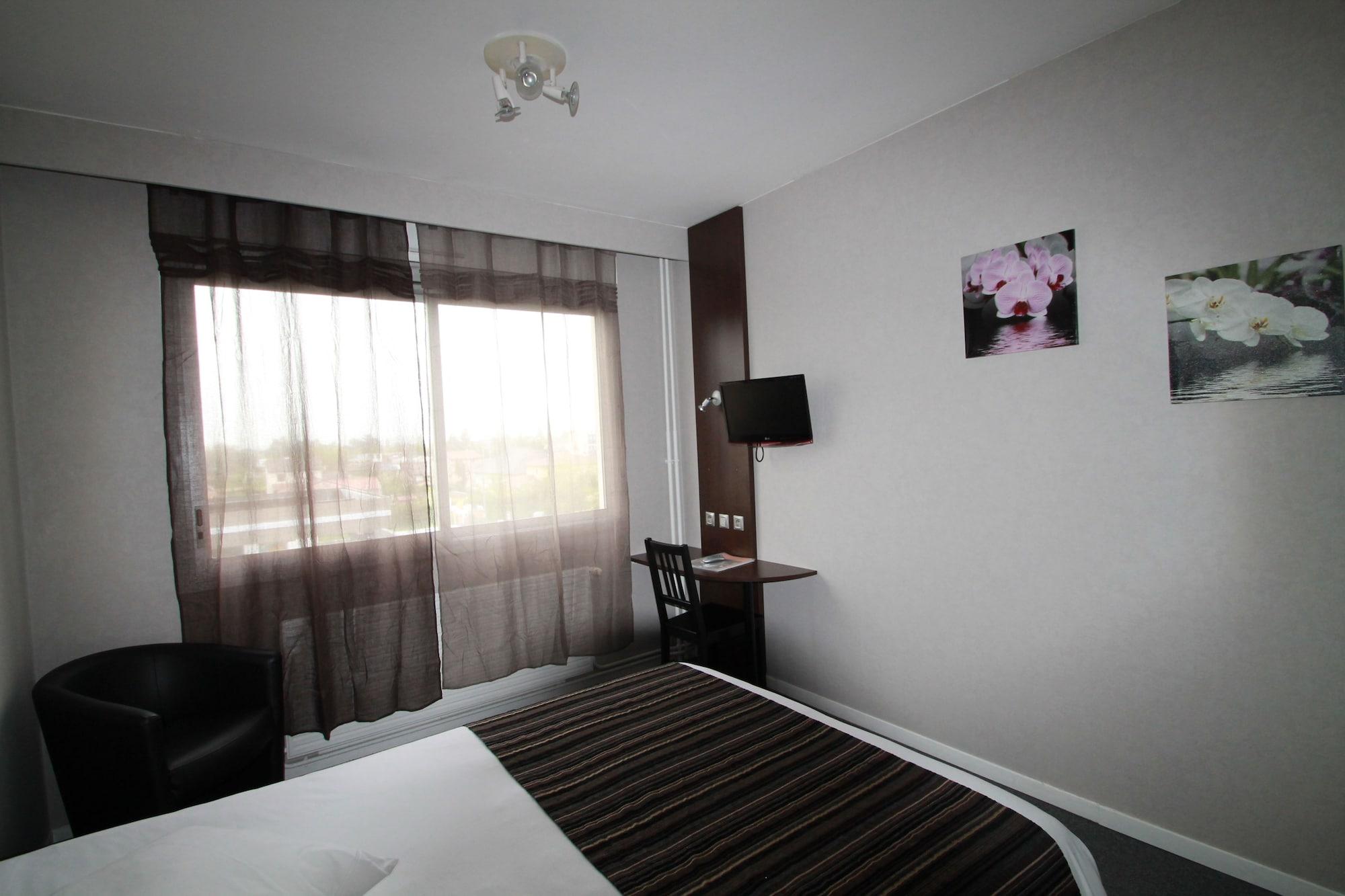 Adonis Lyon Est Hotel Artys Saint-Priest-en-Jarez Exterior photo