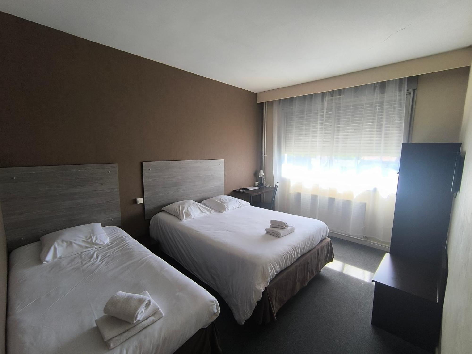 Adonis Lyon Est Hotel Artys Saint-Priest-en-Jarez Exterior photo